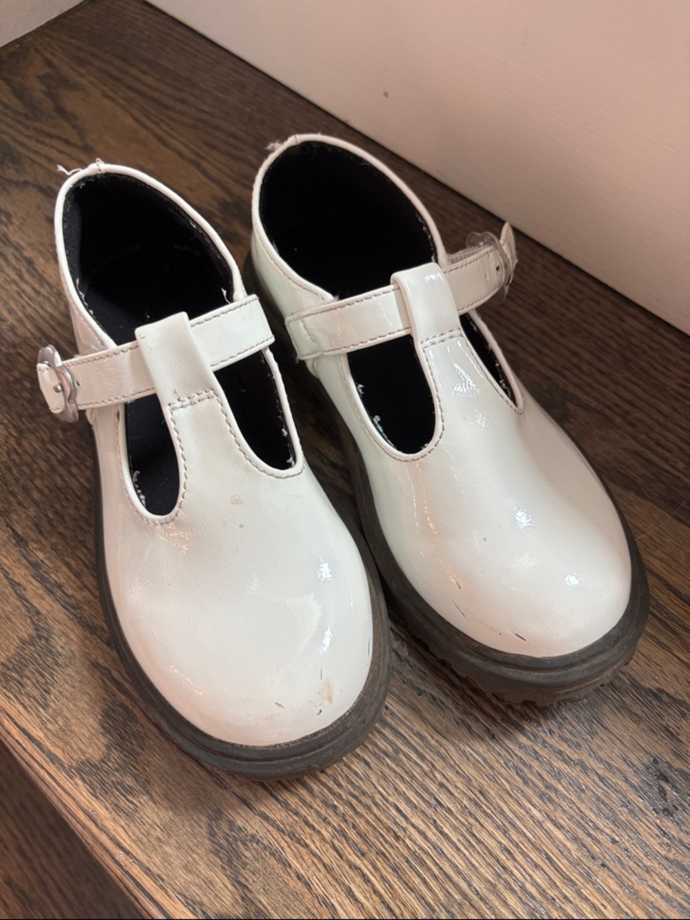 Kids White Patent Mary Jane Shoes - Classic T-Strap Flower Buckles